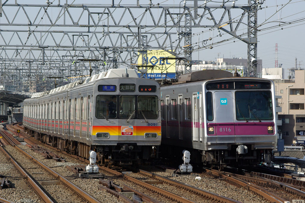 東京メトロ8000系8116Fの写真